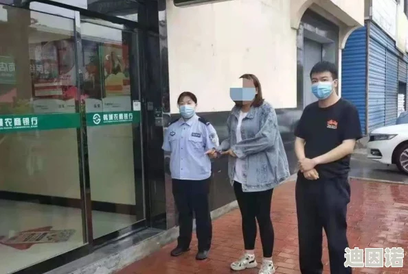 女人裸乳照无奶罩引发热议，网友们纷纷发表看法，讨论女性身体自主权与社会审美标准的冲突