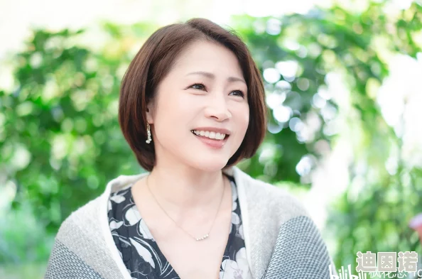 友田真希番号：最新作品发布，粉丝热议其演技与魅力，期待更多精彩表现！