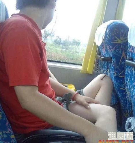 把腿张开老子臊烂你多P视频软件这是一款恶搞性质的应用，主要用于娱乐和搞笑